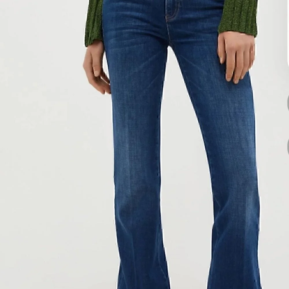 Max&Co Mid Rise Bootcut Jeans - Color Midnight Blue - Size 28 - Picture 3 of 8